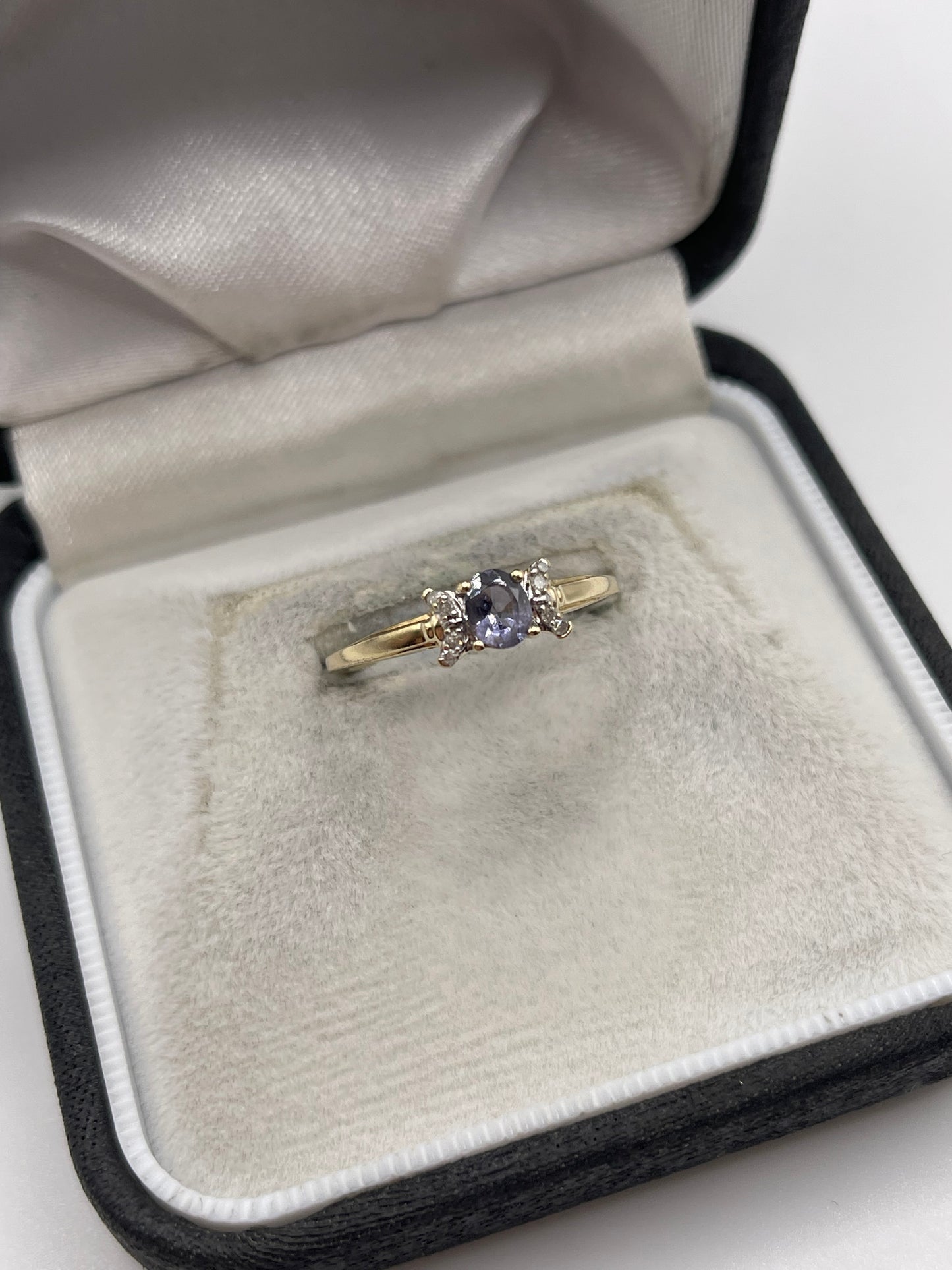 9ct gold tanzanite and diamond ring