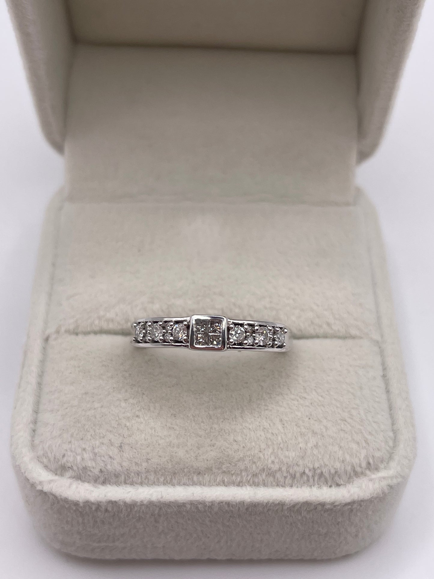 9ct white gold diamond cluster ring