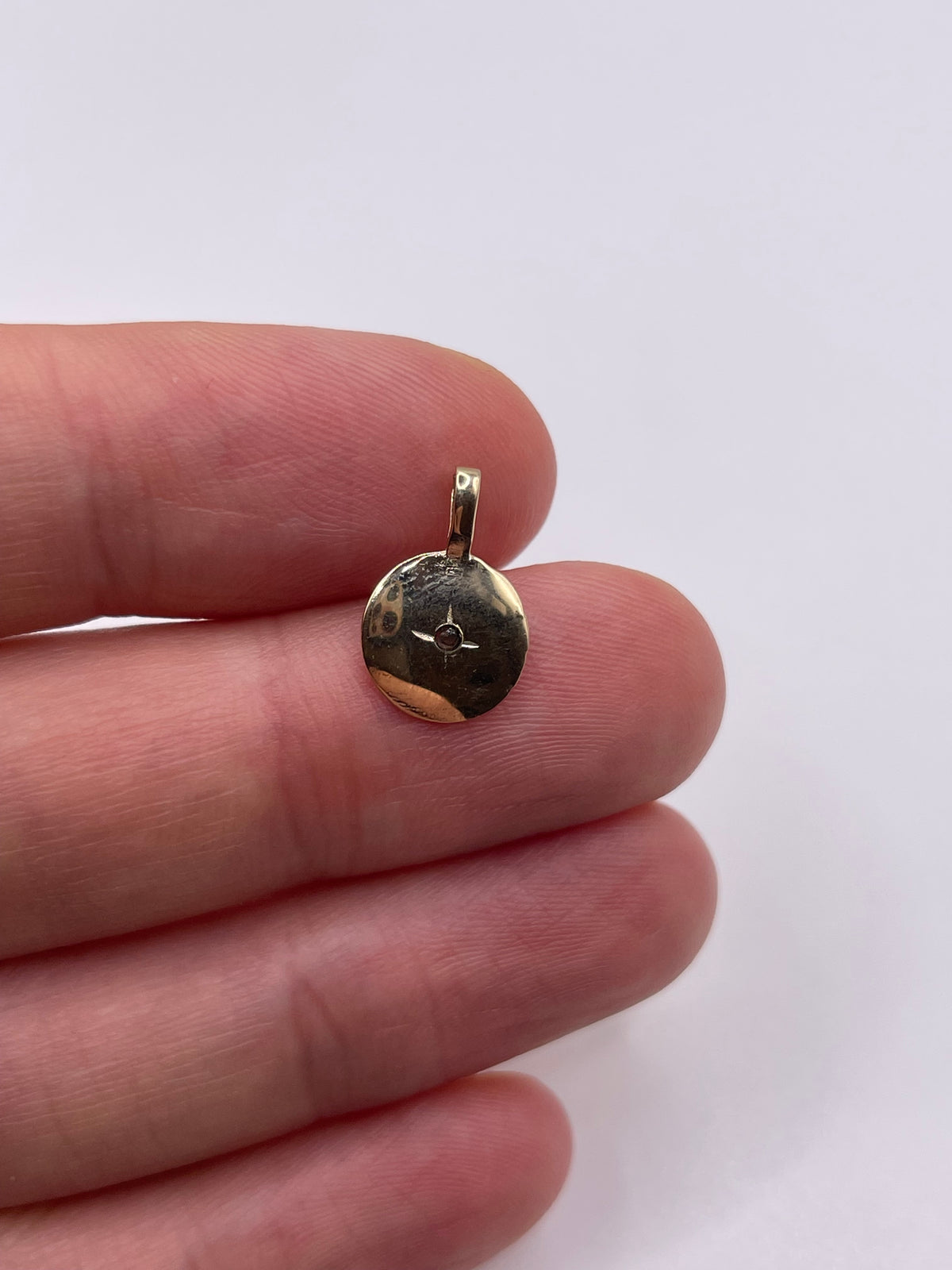 9ct gold emerald pendant