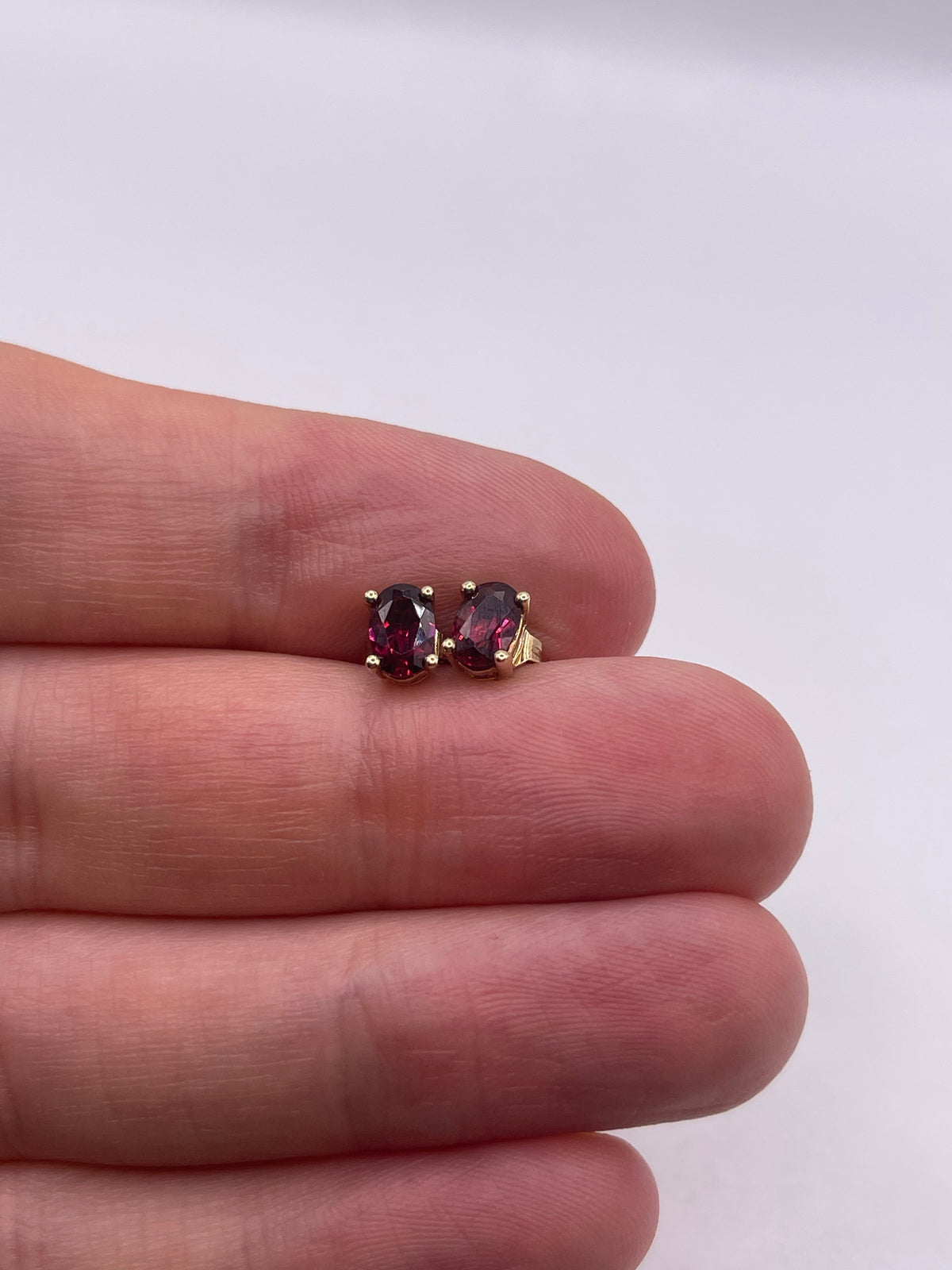 9ct gold garnet earrings