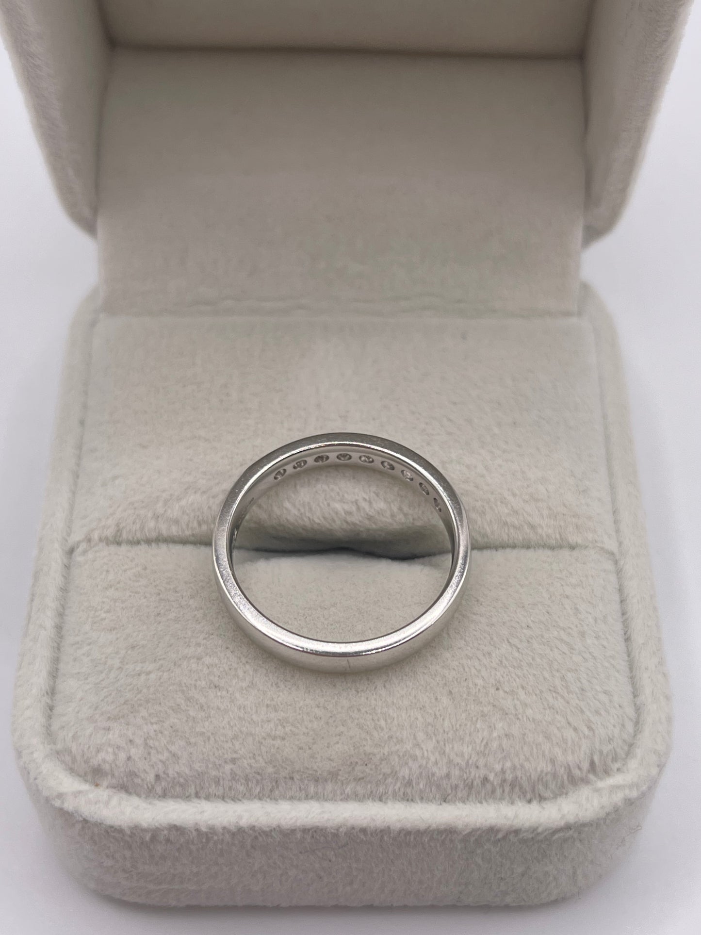 9ct white gold diamond ring