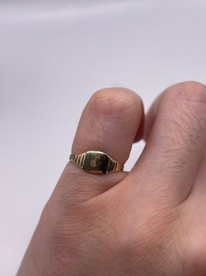 9ct gold signet ring