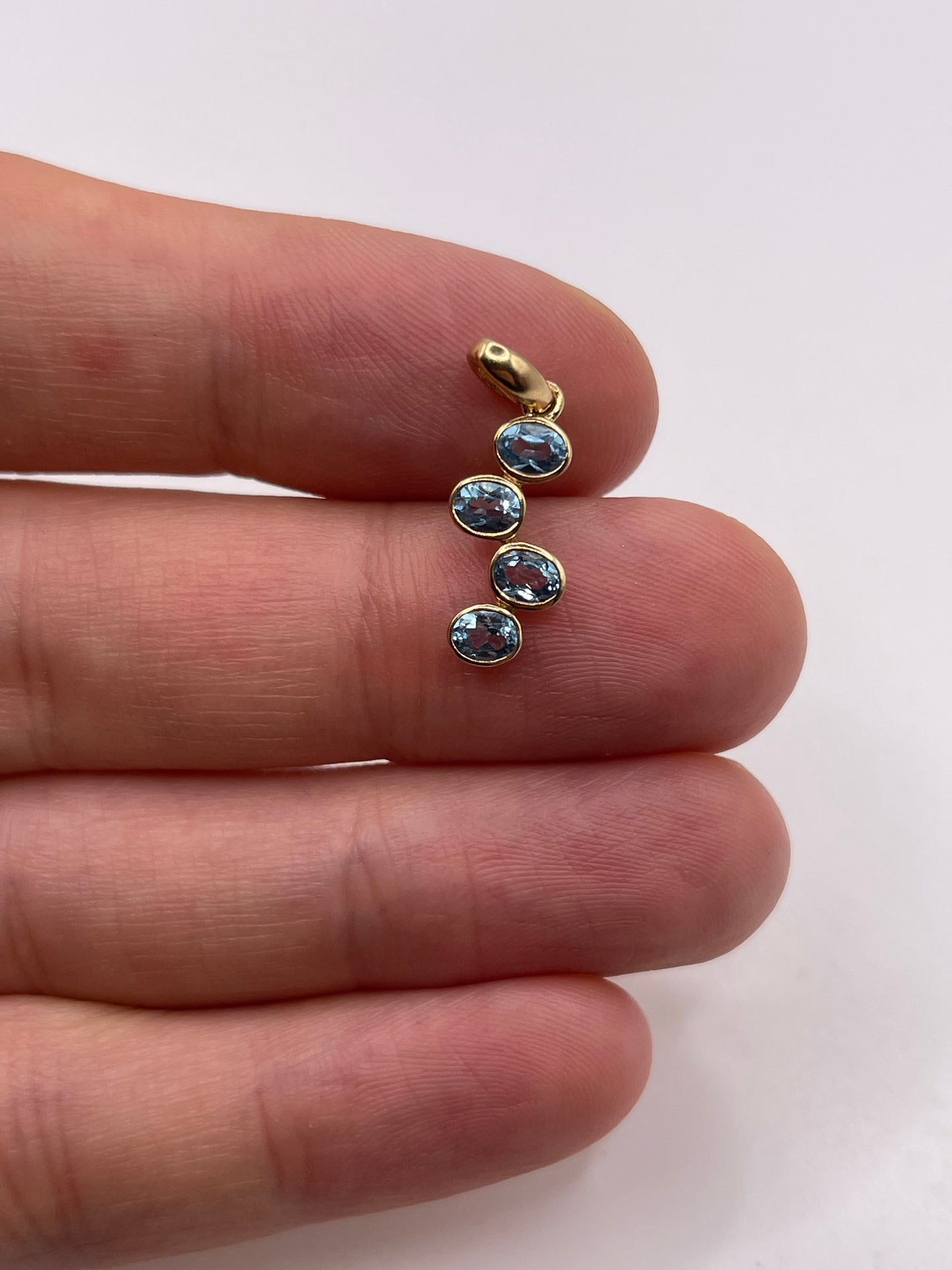 9ct gold blue topaz pendant
