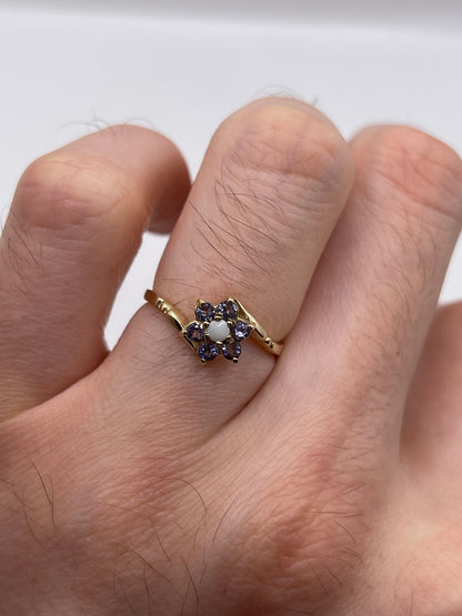 9ct gold tanzanite and opal ring
