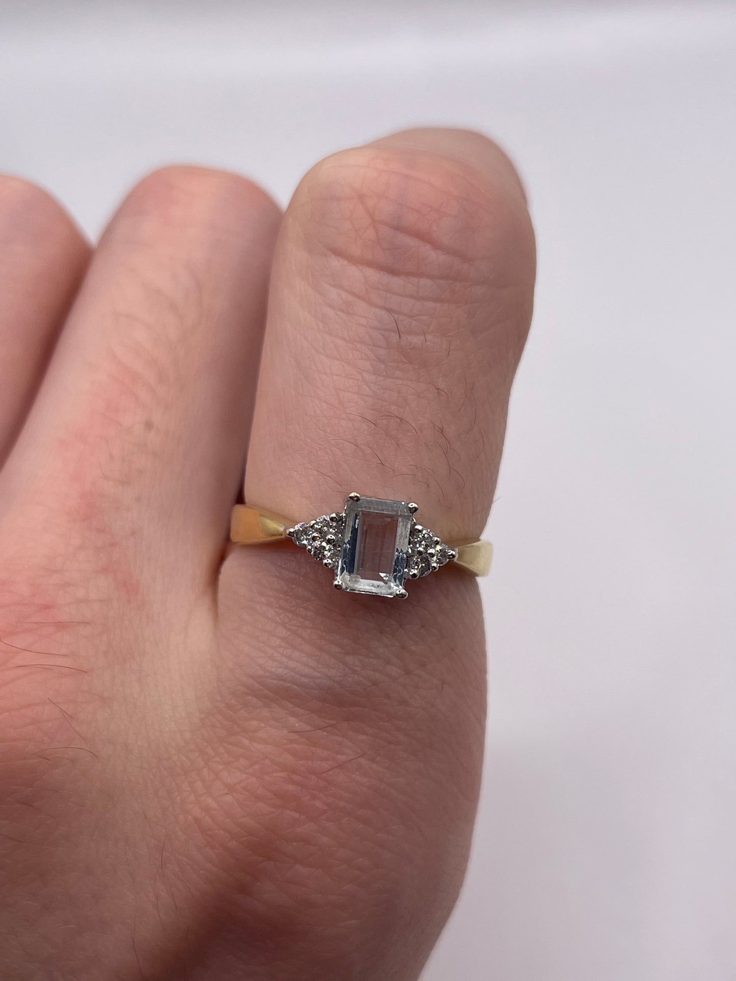 18ct gold aquamarine and diamond ring