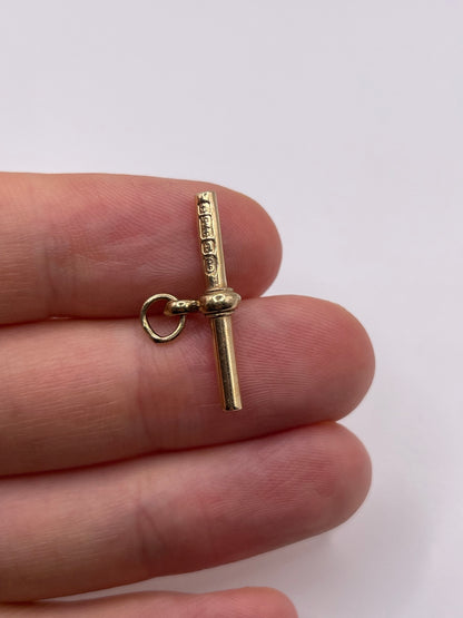 9ct gold t bar pendant