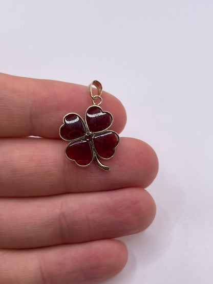 9ct gold garnet clover pendant