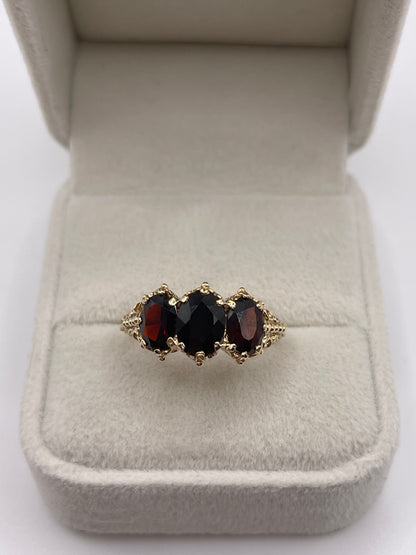 9ct gold garnet ring