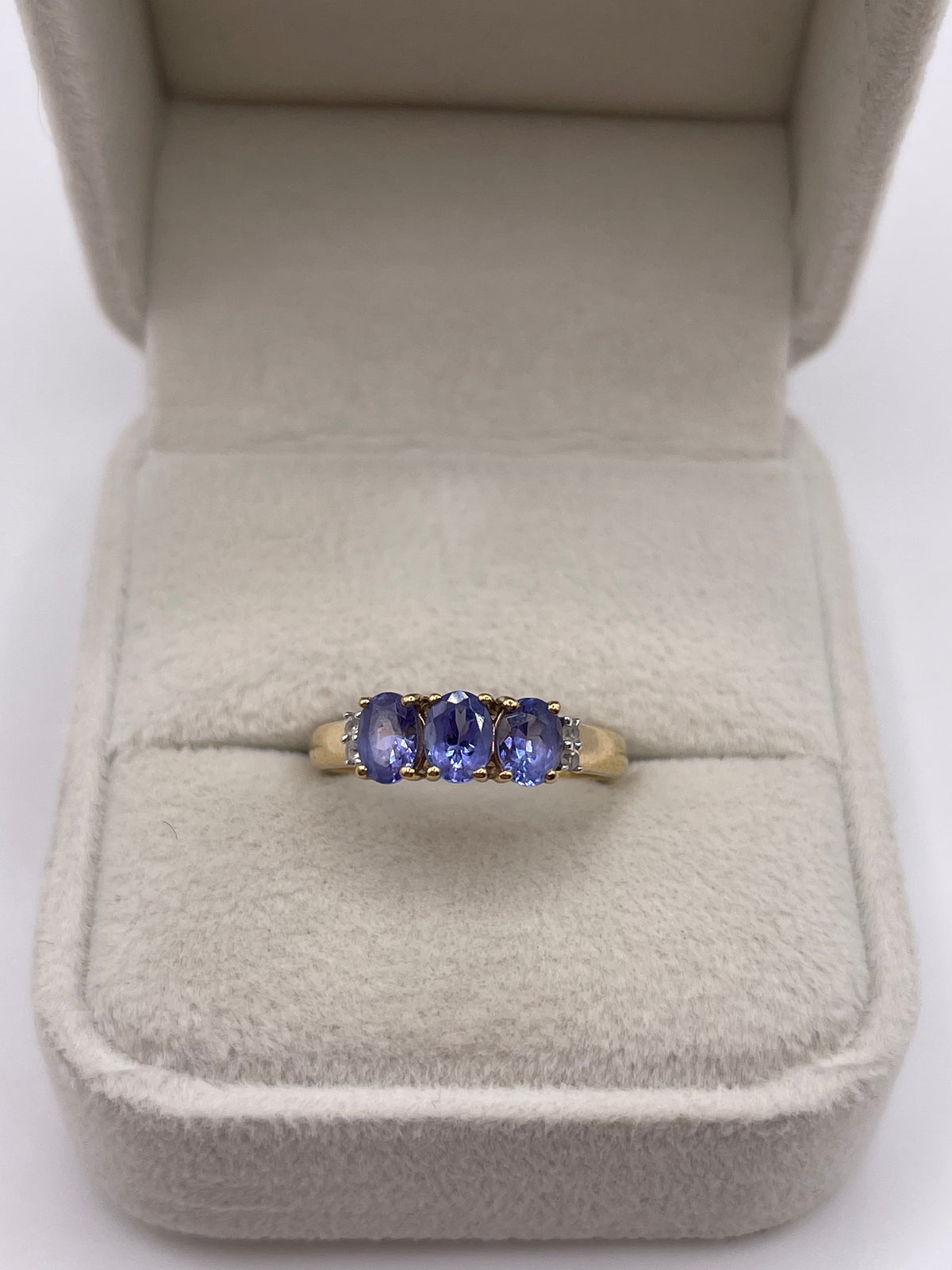9ct gold tanzanite and diamond ring