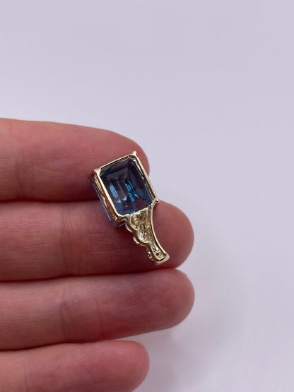 9ct gold blue topaz and diamond pendant