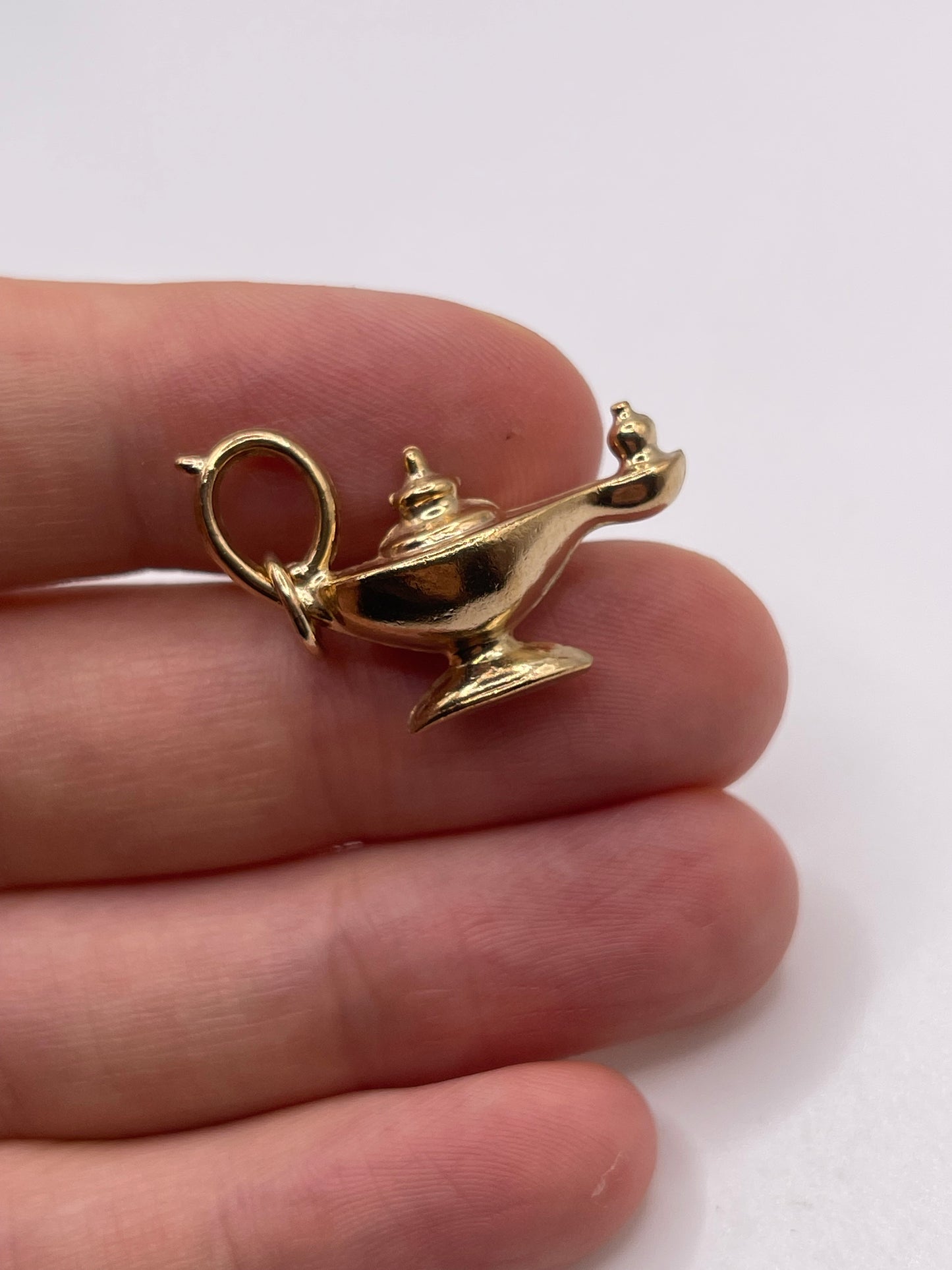 9ct gold genie lamp charm