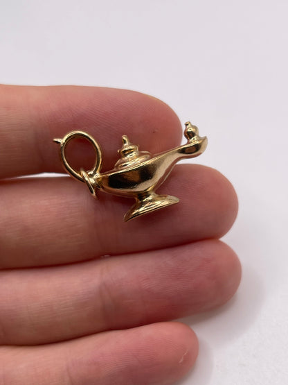 9ct gold genie lamp charm