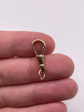 Load image into Gallery viewer, 9ct gold dog clip 10
