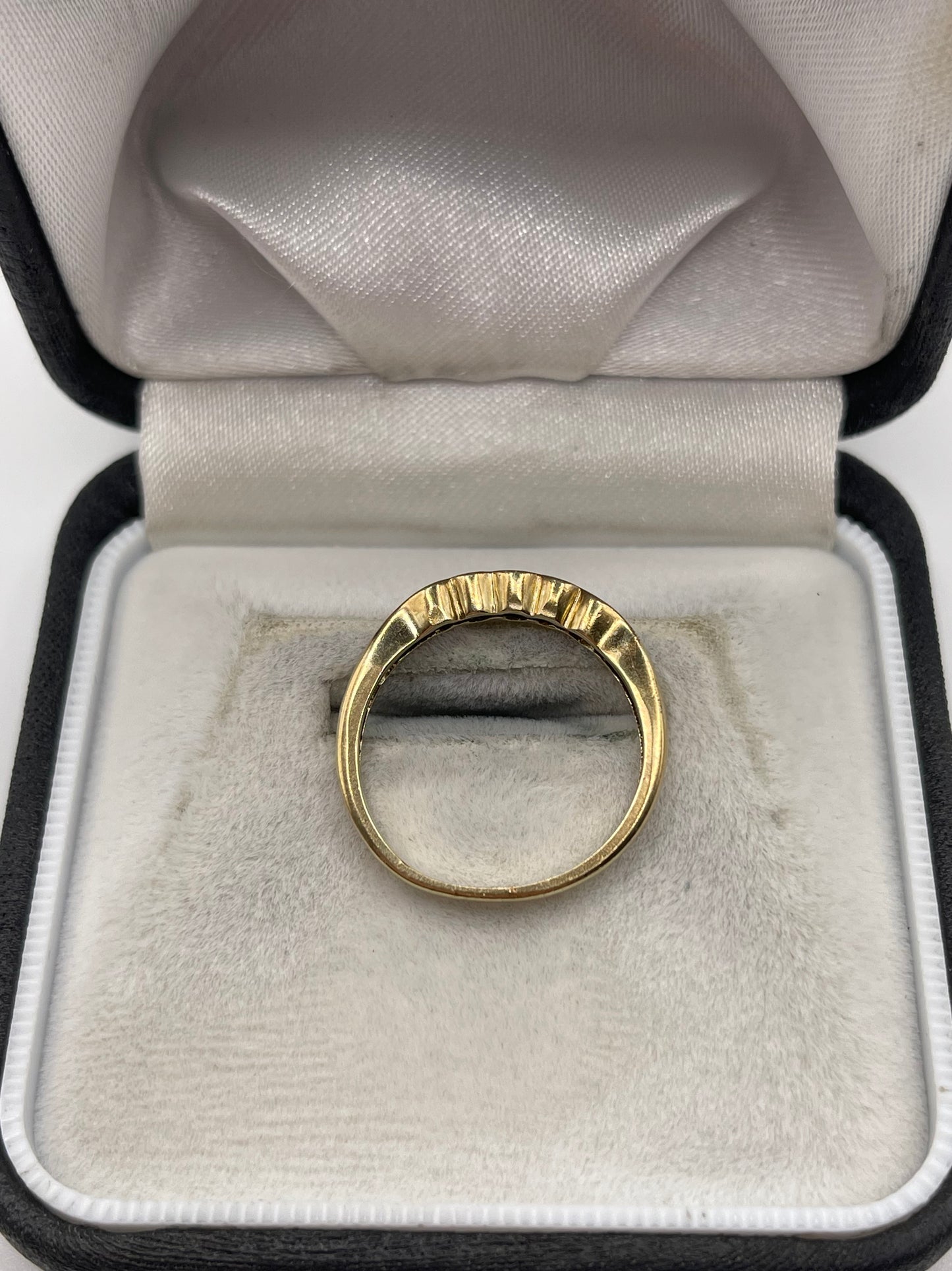 9ct gold sapphire and diamond ring