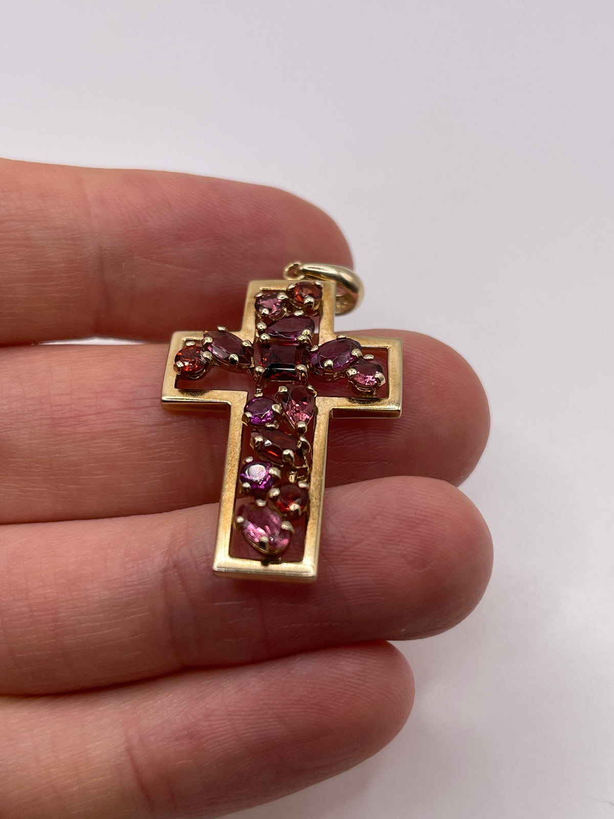 9ct gold garnet cross pendant