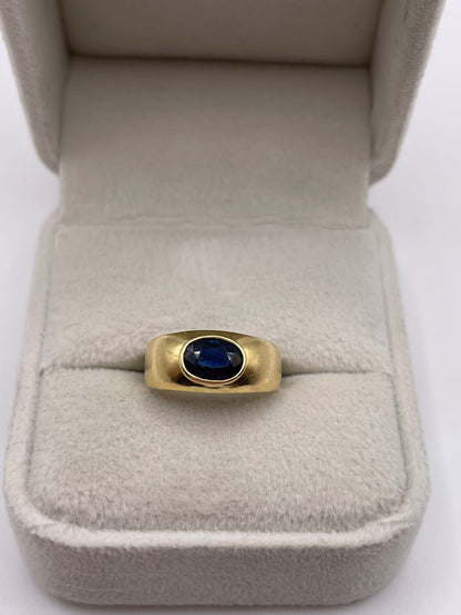 18ct gold sapphire ring