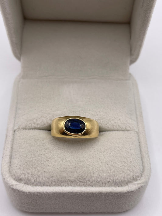 18ct gold sapphire ring