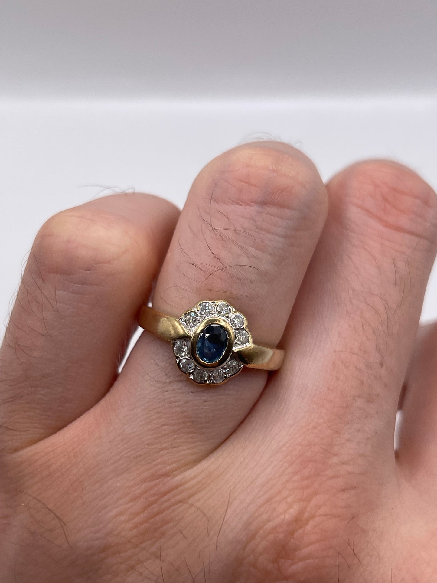 9ct gold sapphire and diamond ring