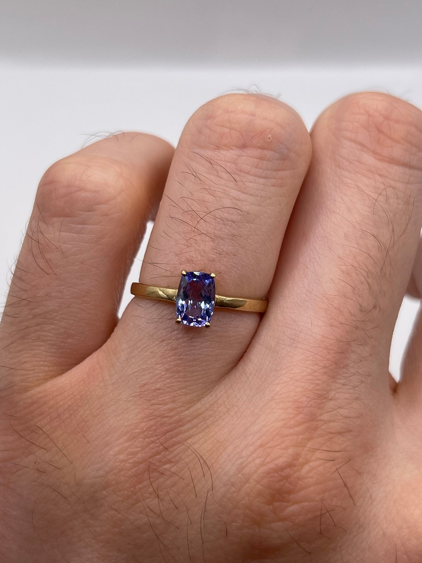 9ct gold tanzanite ring