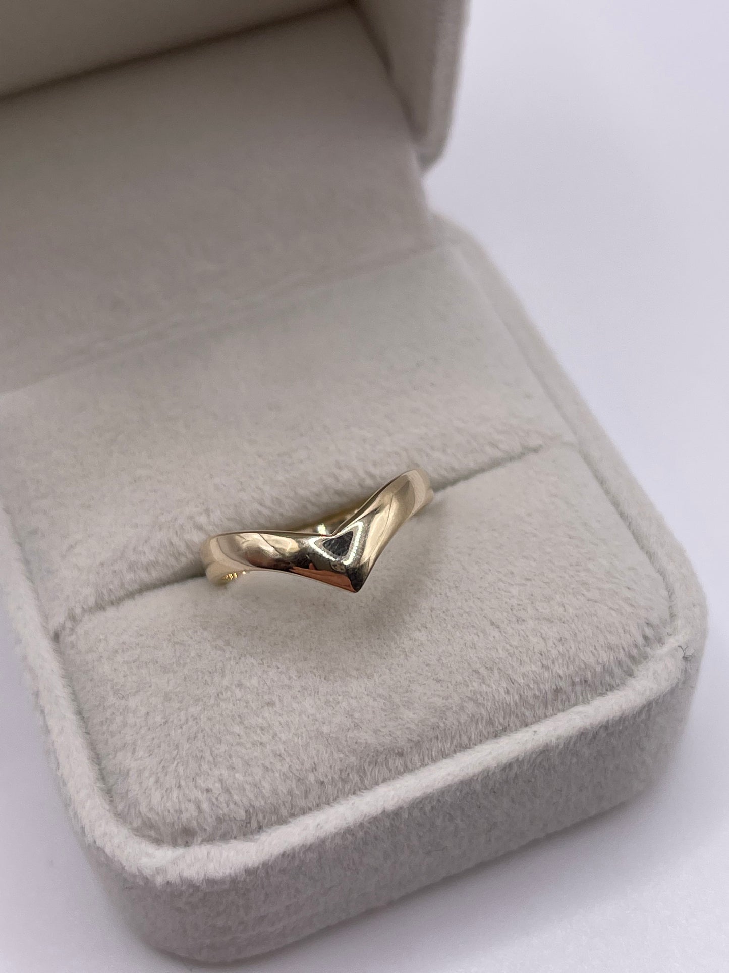 9ct gold wishbone ring