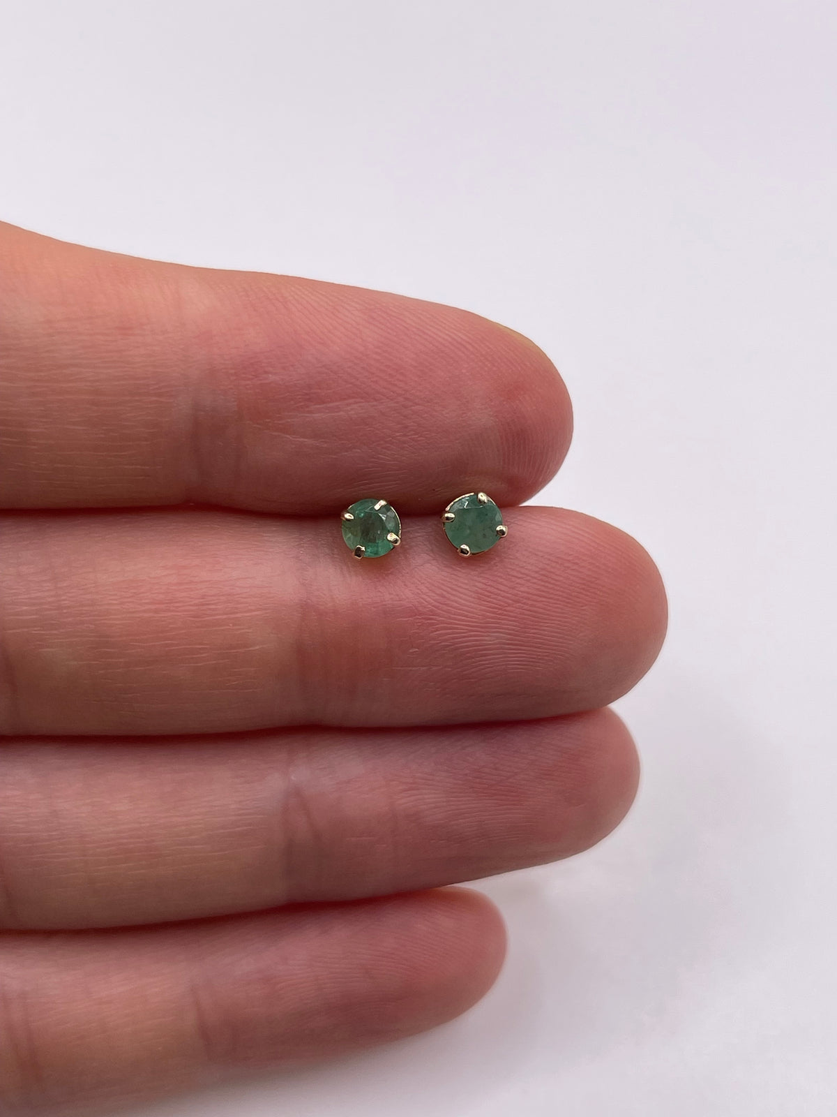 9ct gold emerald earrings