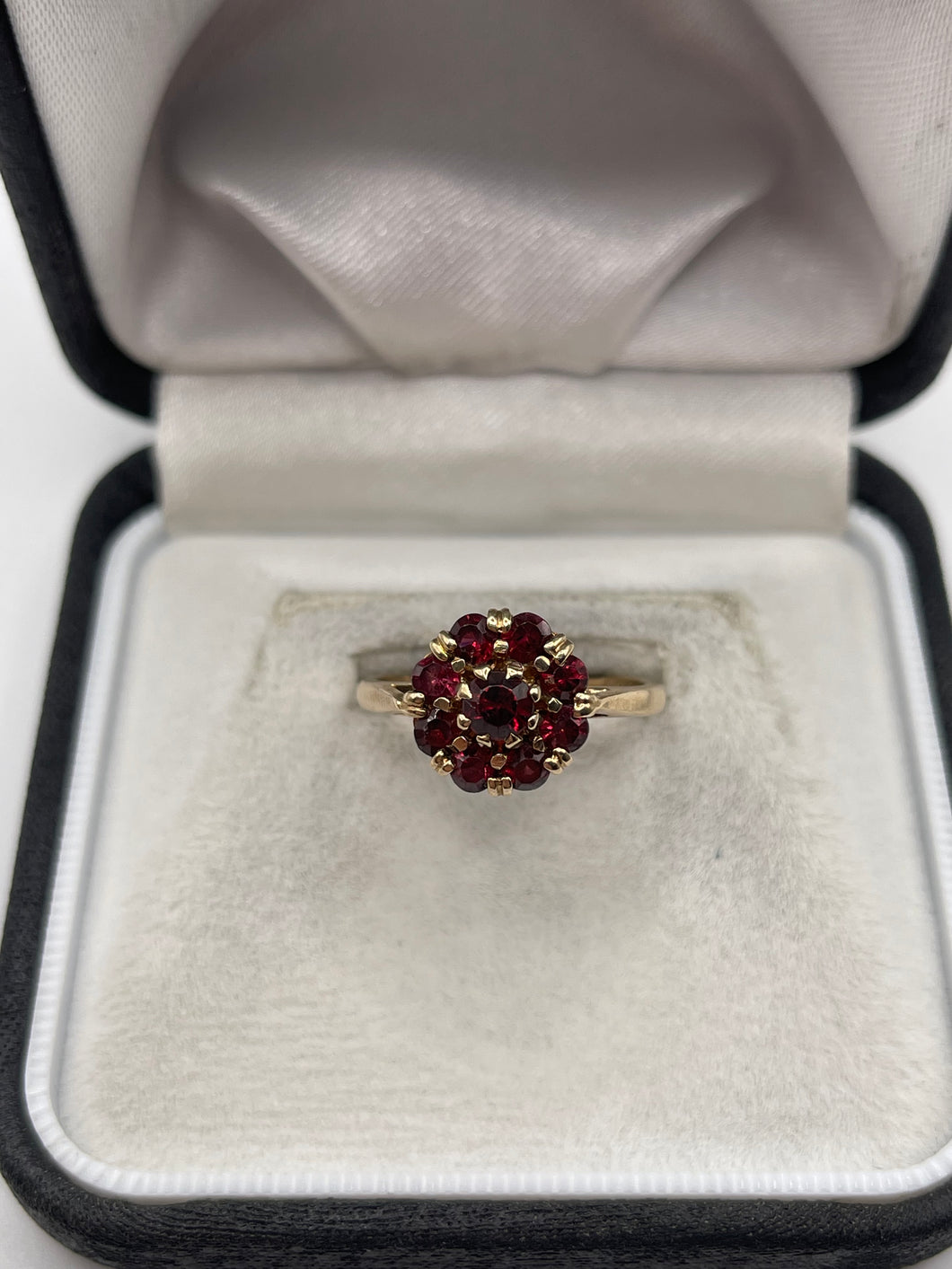 9ct gold garnet cluster ring