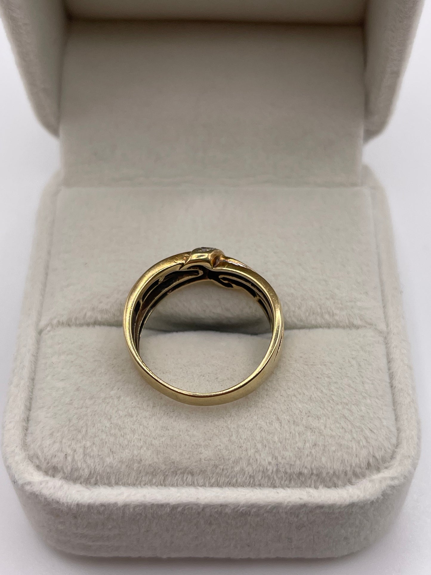 9ct gold sapphire and diamond ring