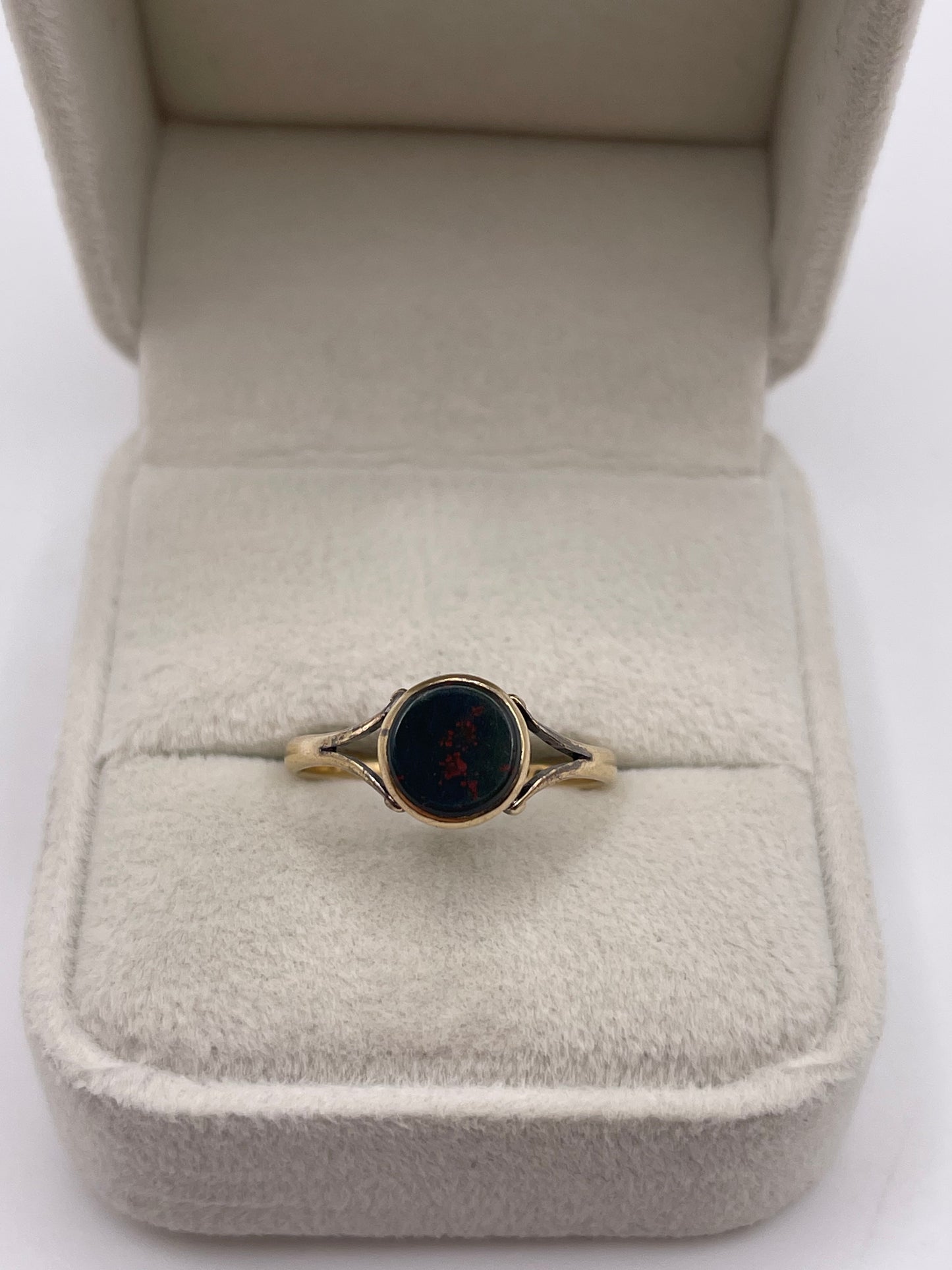 9ct gold bloodstone ring