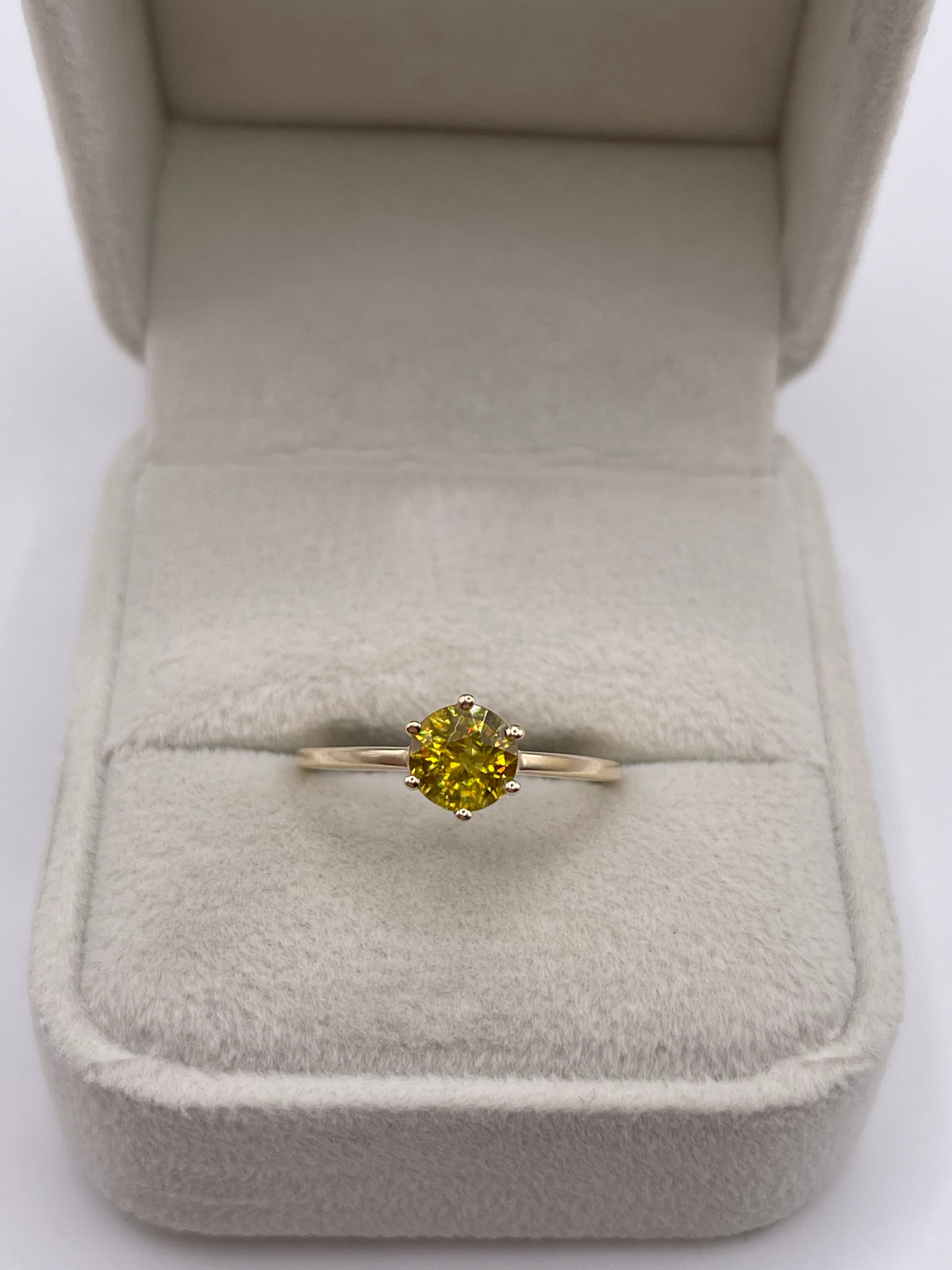 9ct gold sphene ring