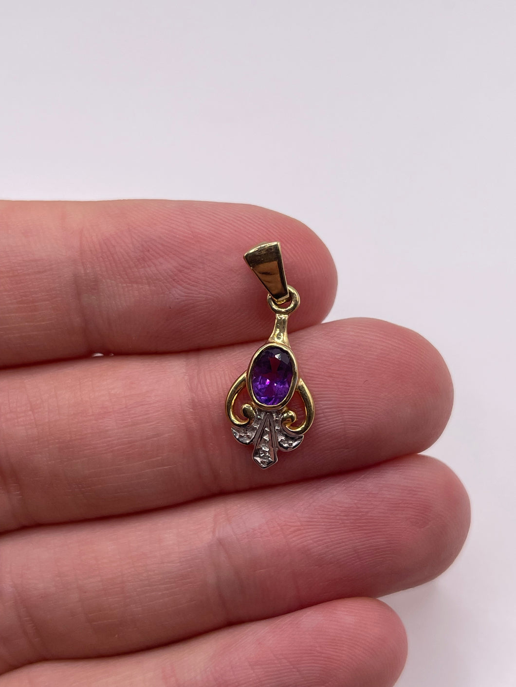 9ct gold amethyst and diamond pendant