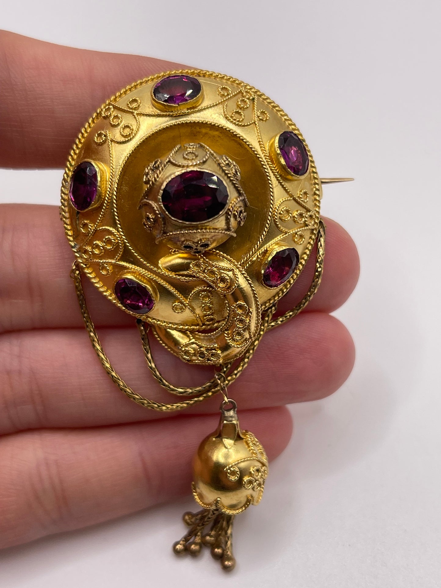 Antique 15ct gold garnet brooch