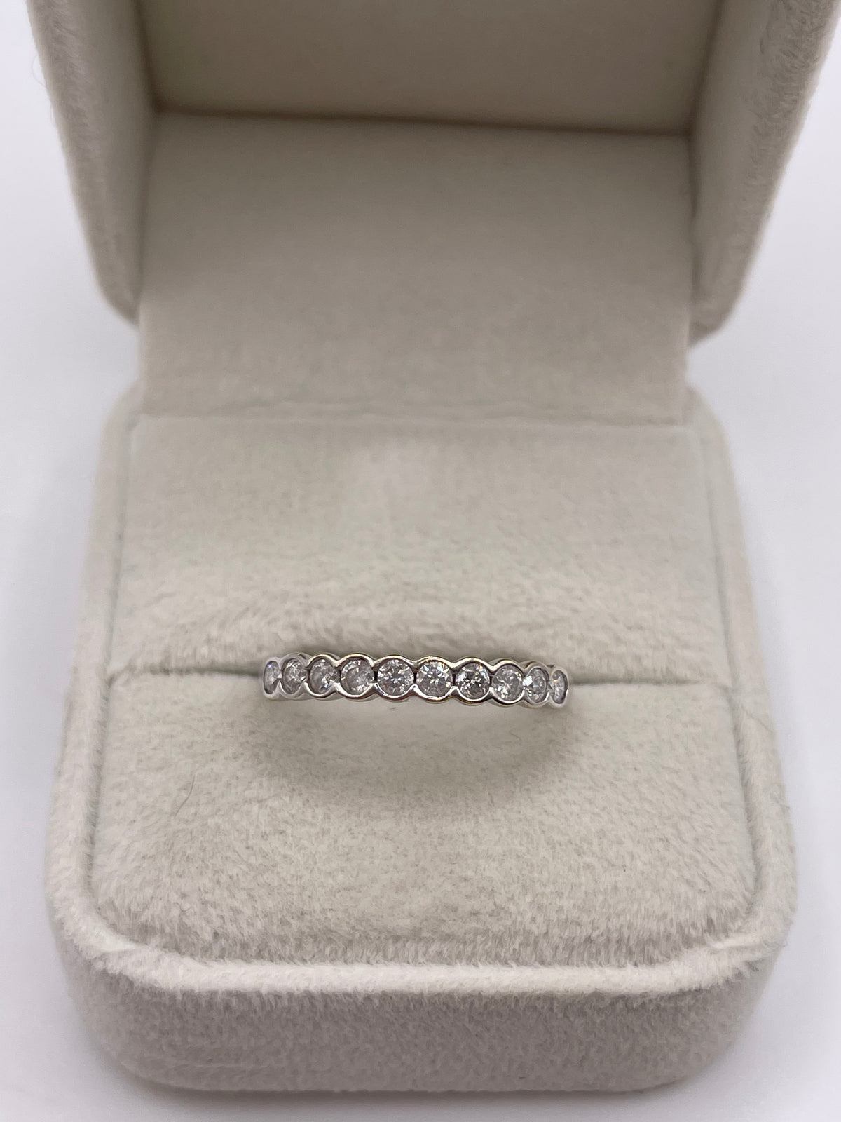 18ct white gold diamond ring