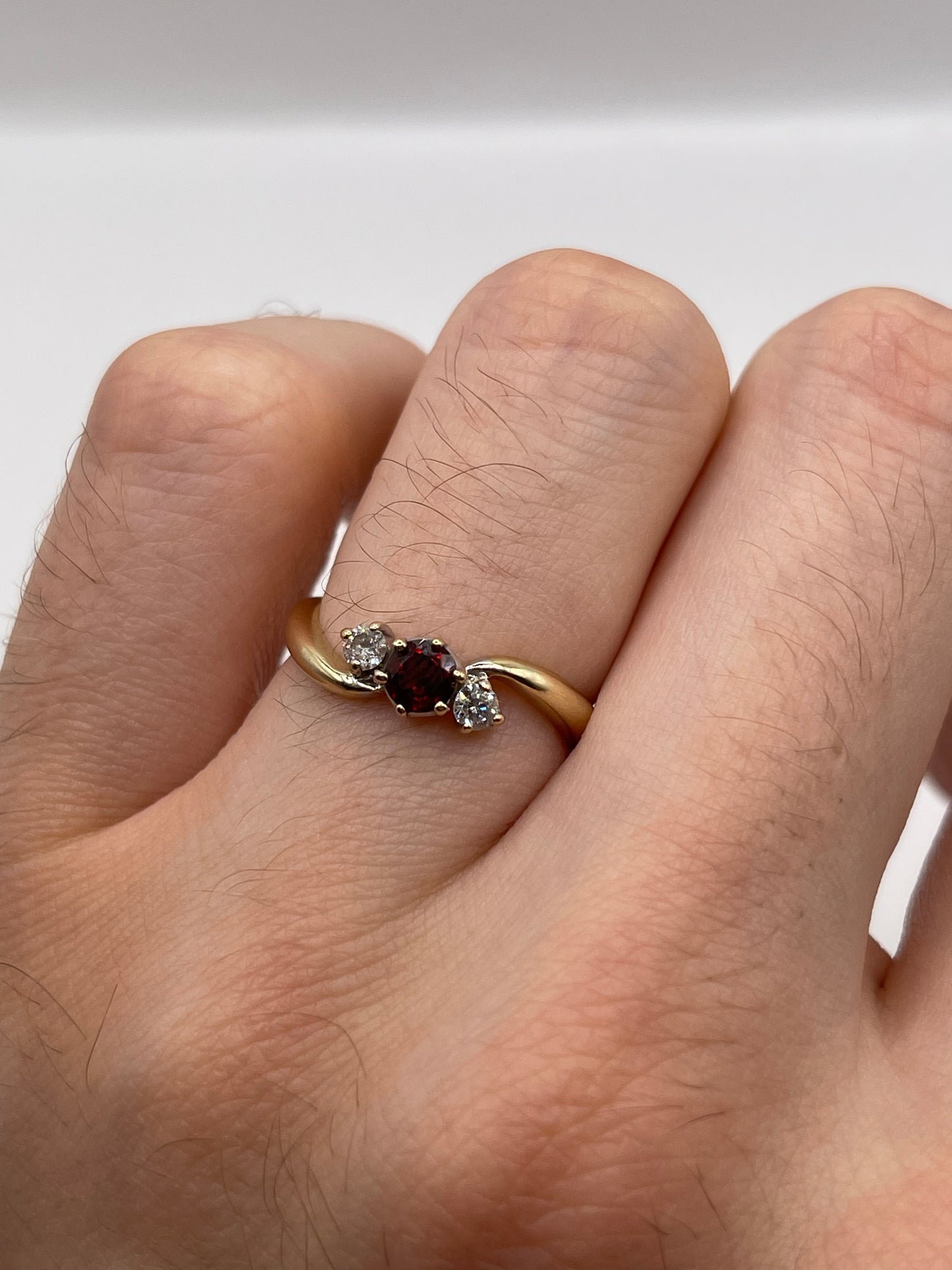 9ct gold garnet and diamond ring