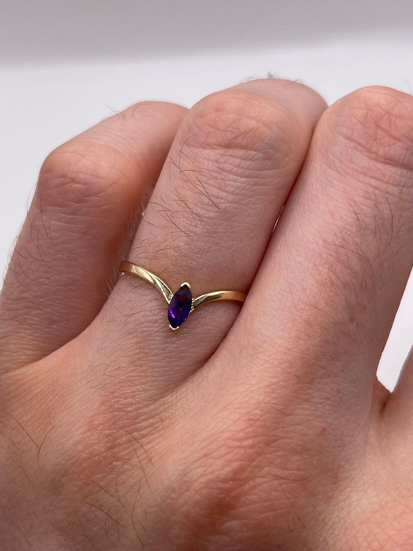 9ct gold amethyst wishbone ring