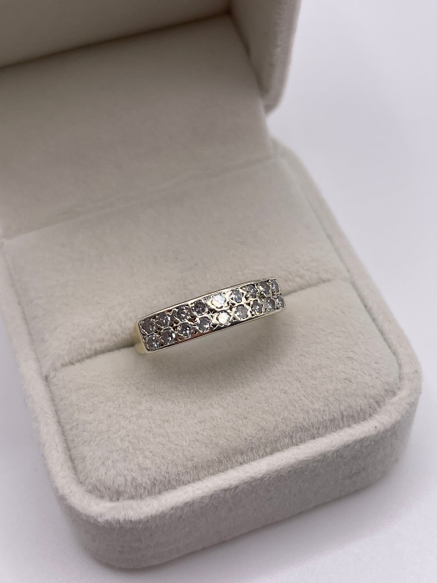 9ct gold diamond ring