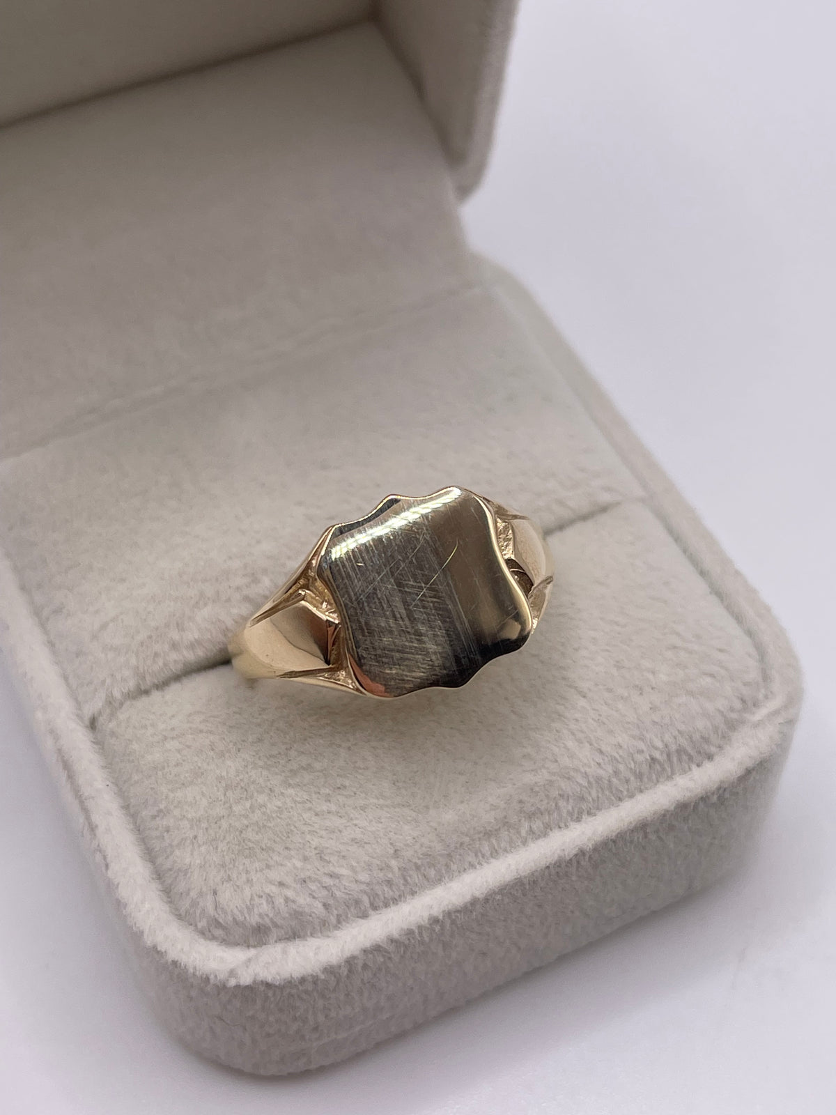 9ct gold shield signet ring