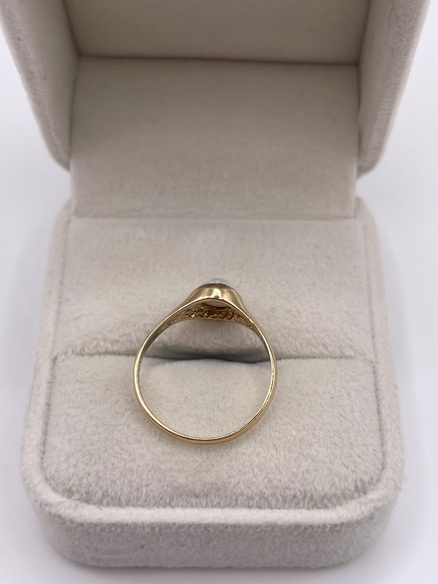 9ct gold opal ring