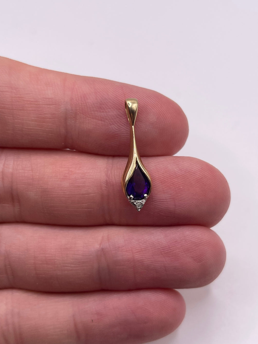 9ct gold amethyst and diamond pendant