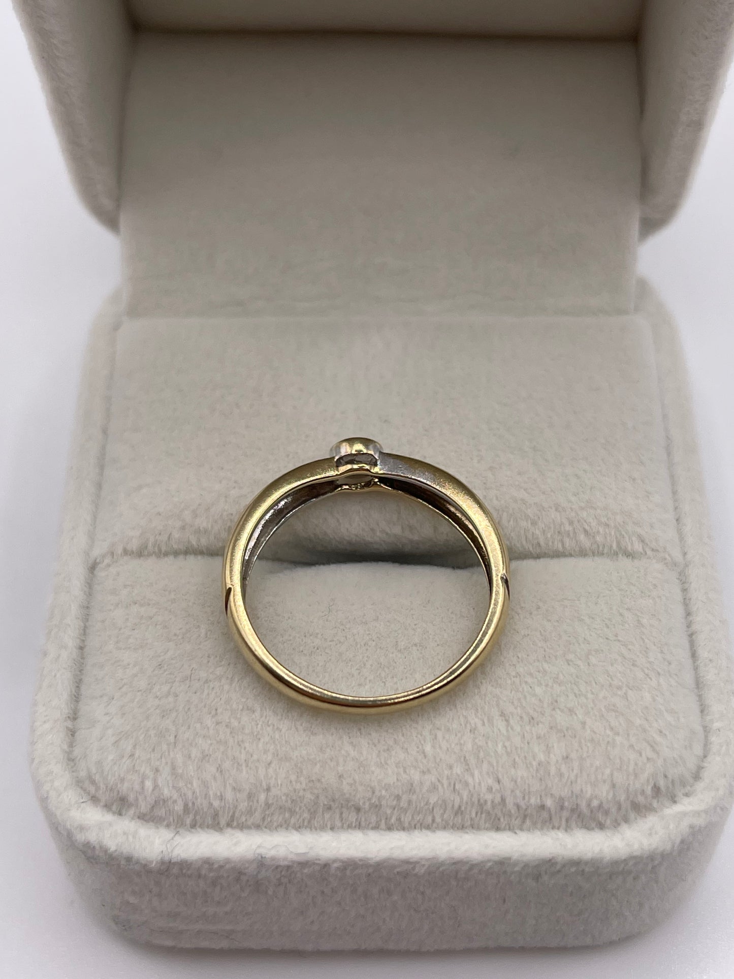9ct gold diamond ring