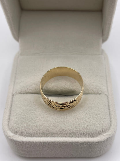9ct gold patterned band