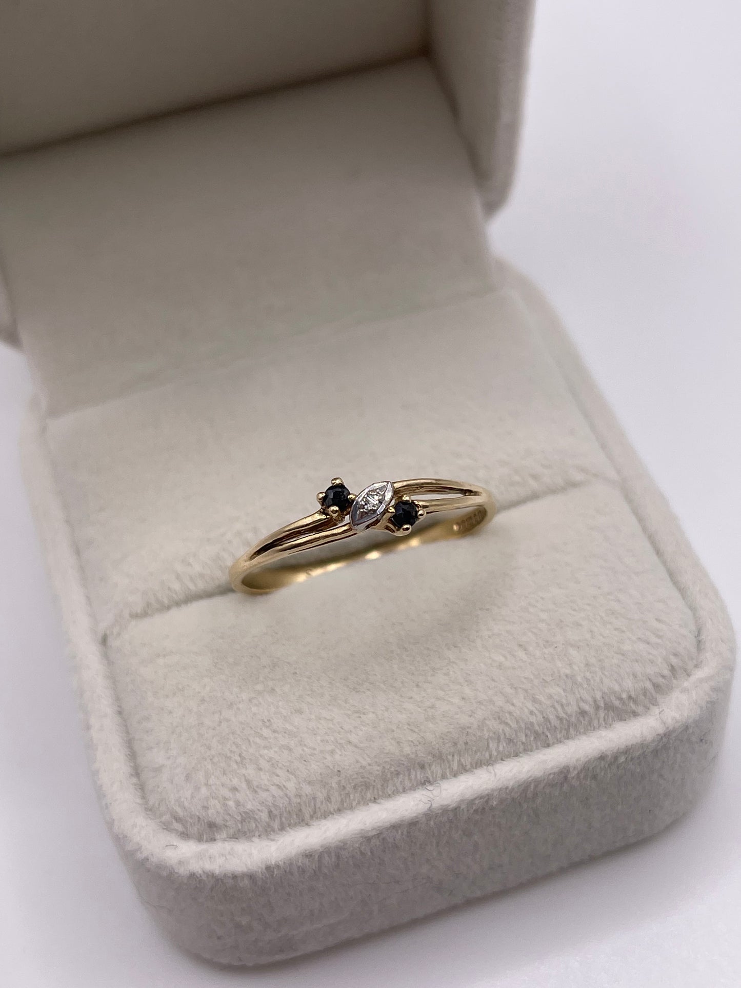 9ct gold sapphire and diamond ring