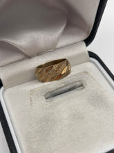 Load image into Gallery viewer, 9ct gold patterned band

