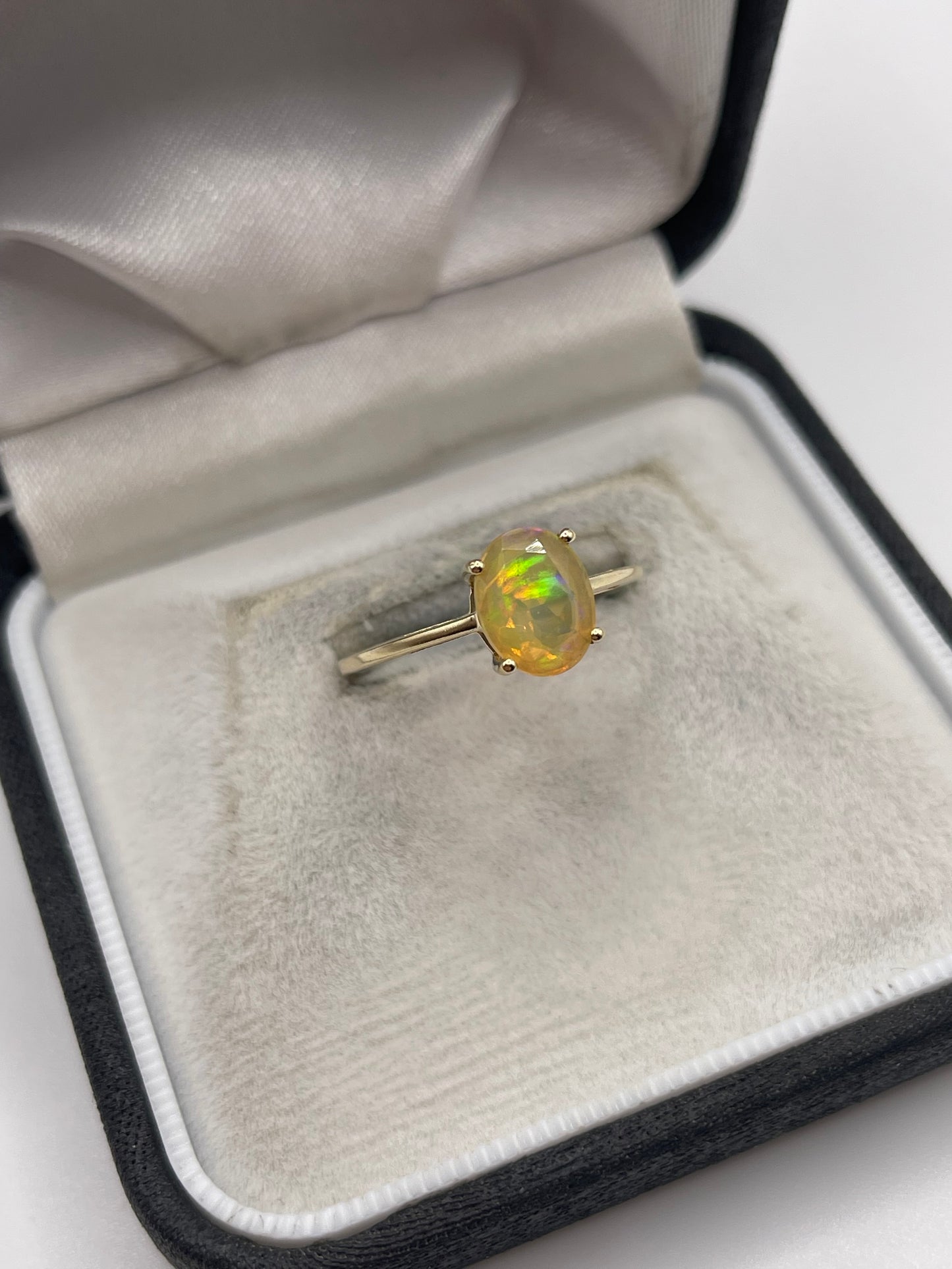 9ct gold opal ring