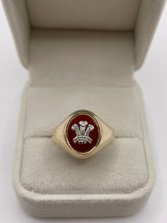 9ct gold carnelian crest ring