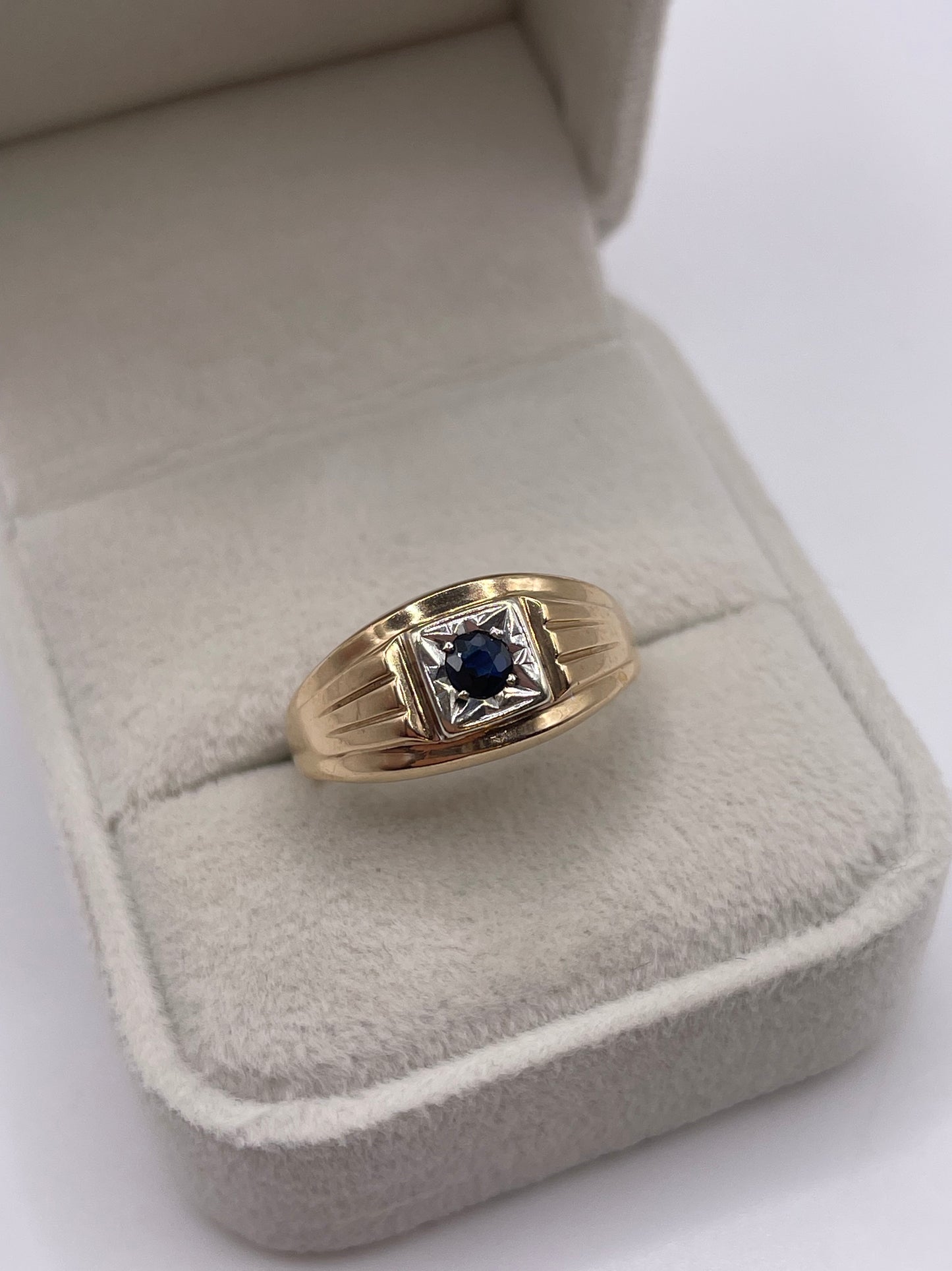 9ct gold sapphire signet ring