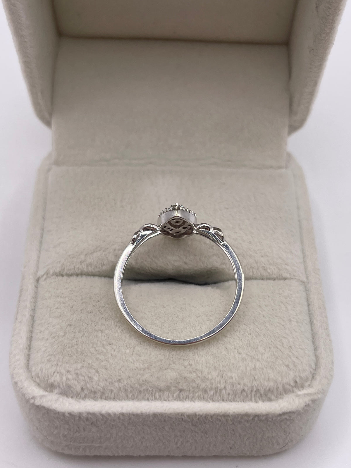 9ct white gold diamond cluster ring
