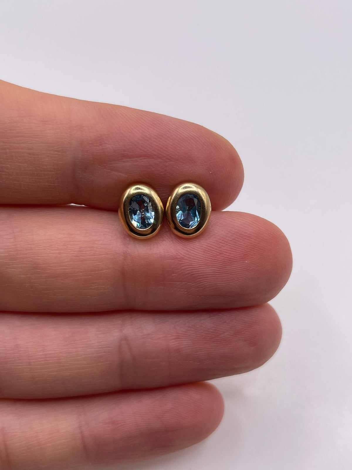 9ct gold topaz earrings
