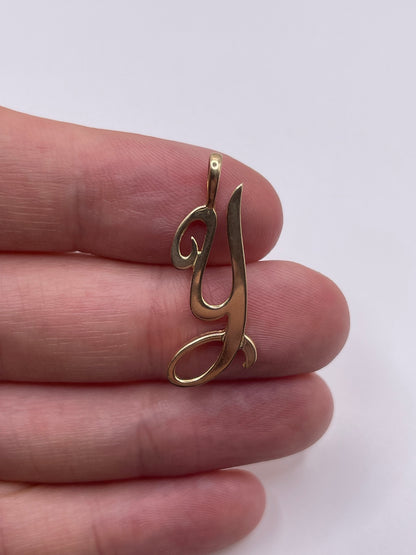 9ct gold initial Y pendant