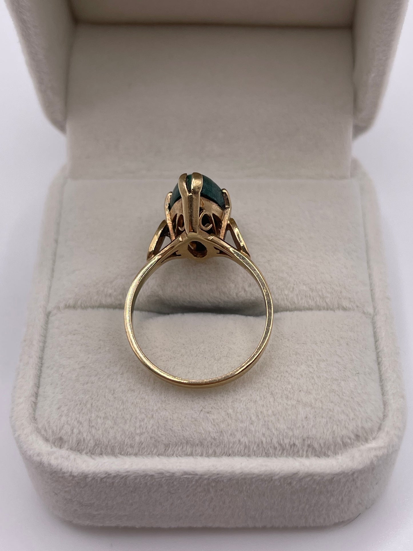 9ct gold malachite ring