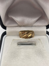 Load image into Gallery viewer, 9ct gold patterned band
